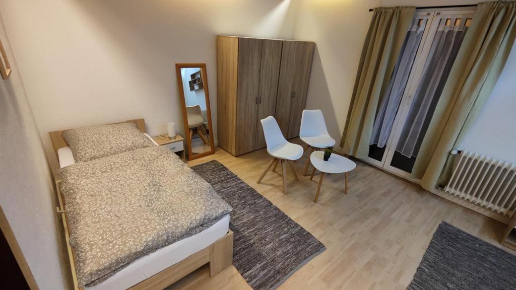 Ferienwohnung-monteurwohnung Berta, 3 Personen In Kleve, Zentrale Lage *