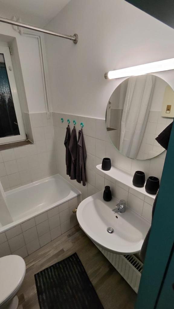 Apartment Ferienwohnung-monteurwohnung Berta, 3 Personen In Kleve, Zentrale Lage *
